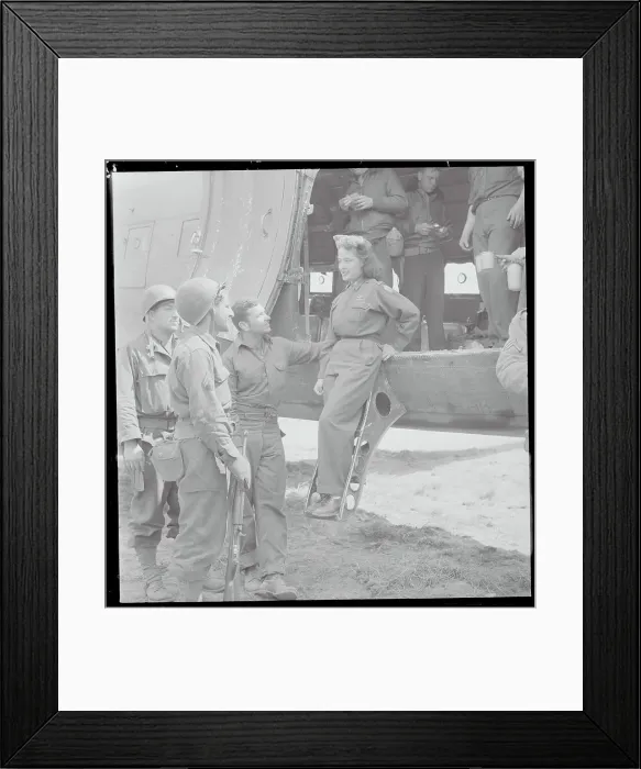 Framed Print : Soldiers Chatting with Nurse
