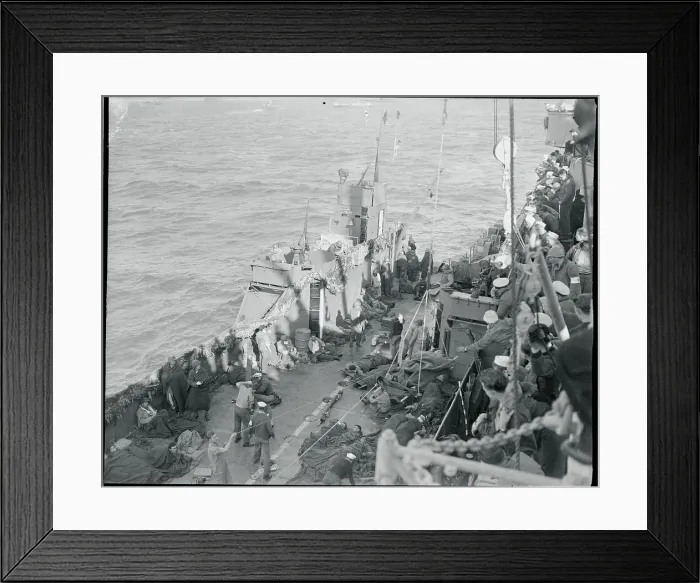 Framed Print : Injured Troops Being Shipped to England