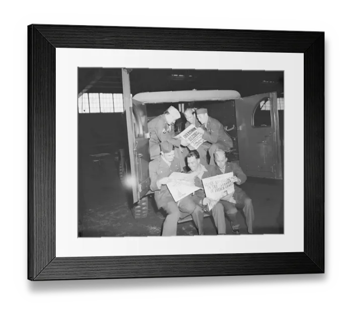 Framed Print : Soldiers Reading About D-Day Framed Print : Soldiers Reading About D-Day