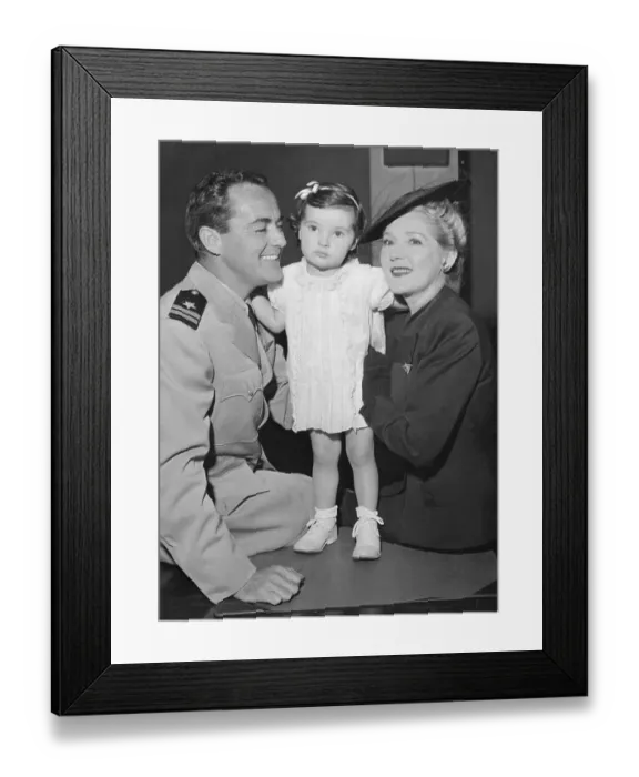 Framed Print : Mary Pickford and Buddy Rogers with their Daughter Framed Print : Mary Pickford and Buddy Rogers with their Daughter