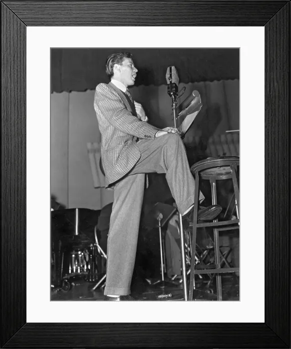 Framed Print : Frank Sinatra In The Recording Studio Framed Print : Frank Sinatra In The Recording Studio
