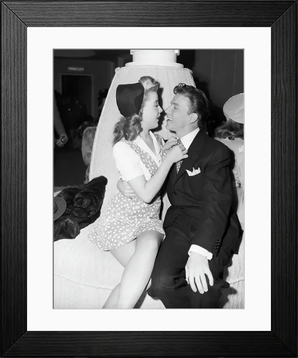 Framed Print : Gloria DeHaven On Sinatra's Lap Framed Print : Gloria DeHaven On Sinatra's Lap