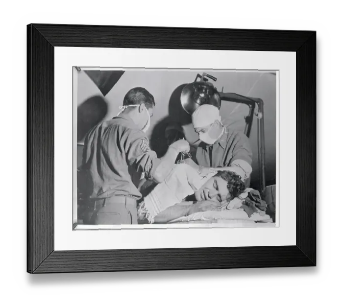 Framed Print : Surgeons Removing Shell Fragments From Patient Framed Print : Surgeons Removing Shell Fragments From Patient