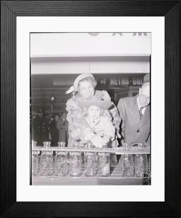 Framed Print : Eleanor Roosevelt Hugging Small Girl Framed Print : Eleanor Roosevelt Hugging Small Girl