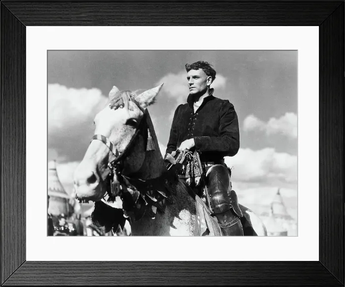 Framed Print : Laurence Olivier in Henry V Framed Print : Laurence Olivier in Henry V