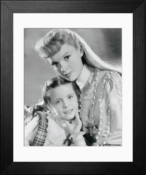 Framed Print : Margaret O'Brien and Judy Garland in Meet Me in St. Louis Framed Print : Margaret O'Brien and Judy Garland in Meet Me in St. Louis