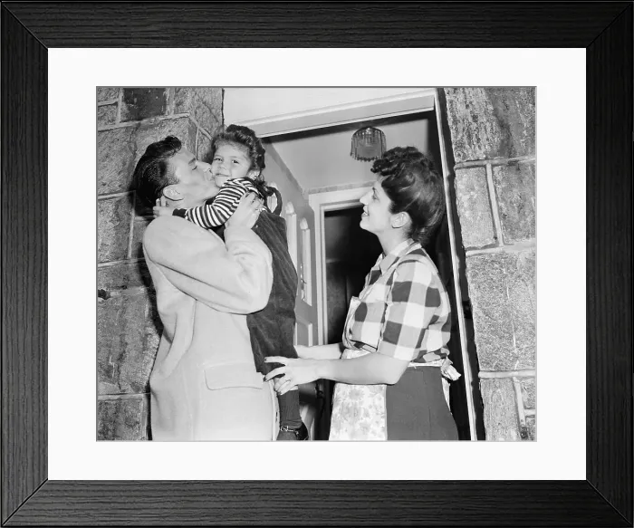 Framed Print : Frank Sinatra With His Family Framed Print : Frank Sinatra With His Family