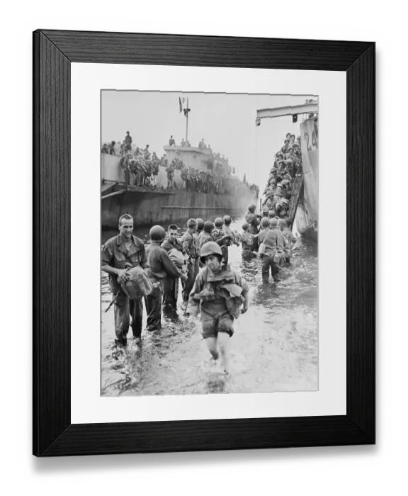 Framed Print : Nurse and Soldiers Arriving on Shore of Naples Framed Print : Nurse and Soldiers Arriving on Shore of Naples