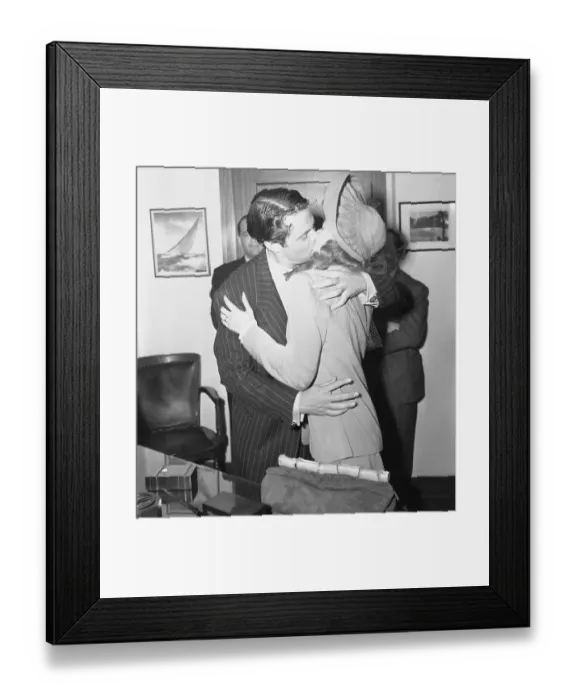 Framed Print : Rita Hayworth Marries Orson Welles Framed Print : Rita Hayworth Marries Orson Welles