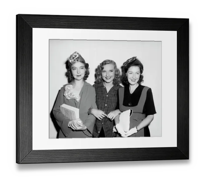 Framed Print : Lillian and Dorothy Gish with Susanna Foster Framed Print : Lillian and Dorothy Gish with Susanna Foster