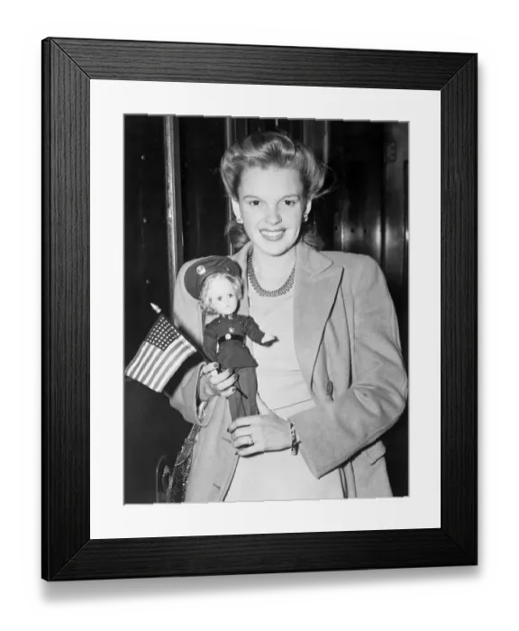 Framed Print : Judy Garland Hits New York Framed Print : Judy Garland Hits New York