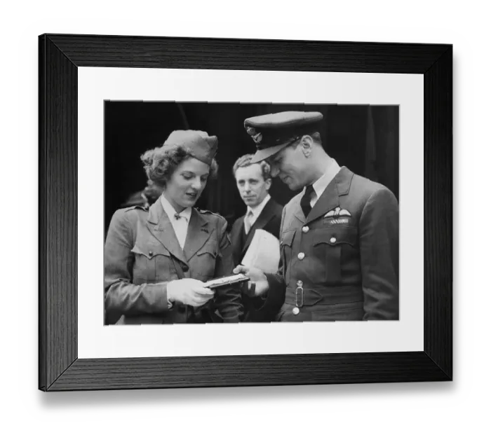 Framed Print : George Buerling Showing His Medal to Jean Johnson Framed Print : George Buerling Showing His Medal to Jean Johnson