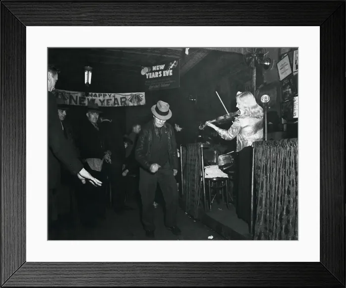 Framed Print : Woman Playing Violin at Nightclub Framed Print : Woman Playing Violin at Nightclub