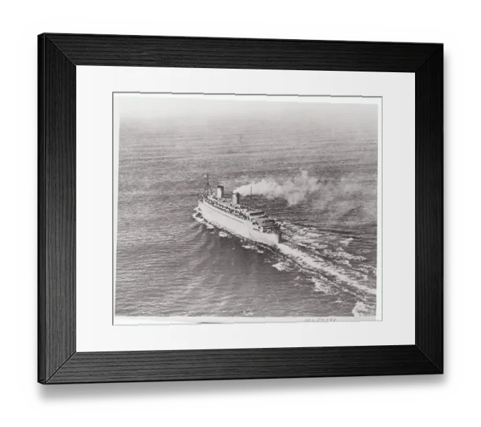 Framed Print : View of The Queen Elizabeth in Ocean Framed Print : View of The Queen Elizabeth in Ocean