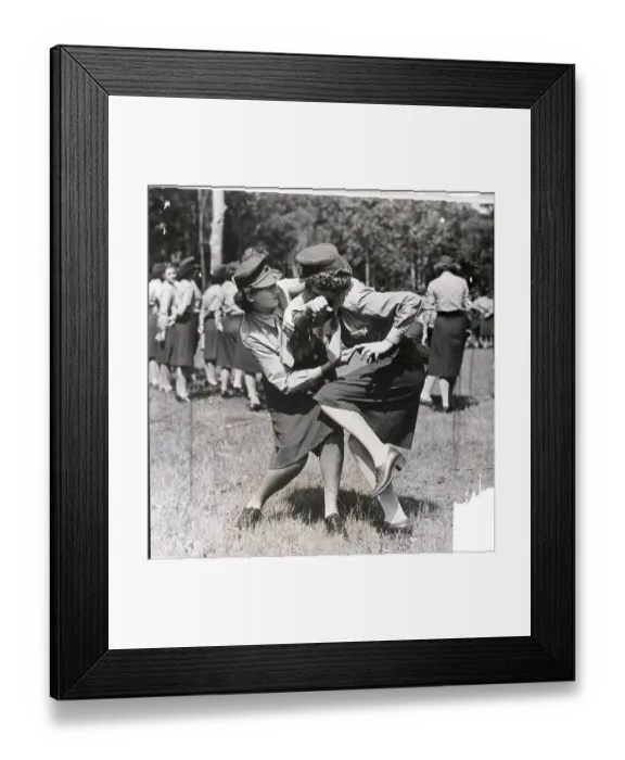 Framed Print : Us Women Marines Learn Disarm
