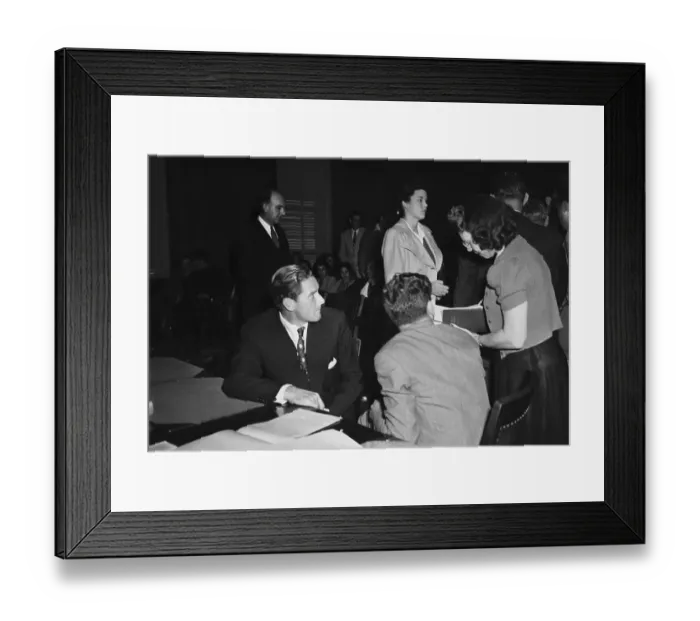 Framed Print : Errol Flynn Sitting in Court Framed Print : Errol Flynn Sitting in Court