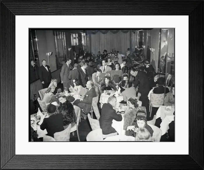 Framed Print : Hurricane Customers Shown On Floor Framed Print : Hurricane Customers Shown On Floor