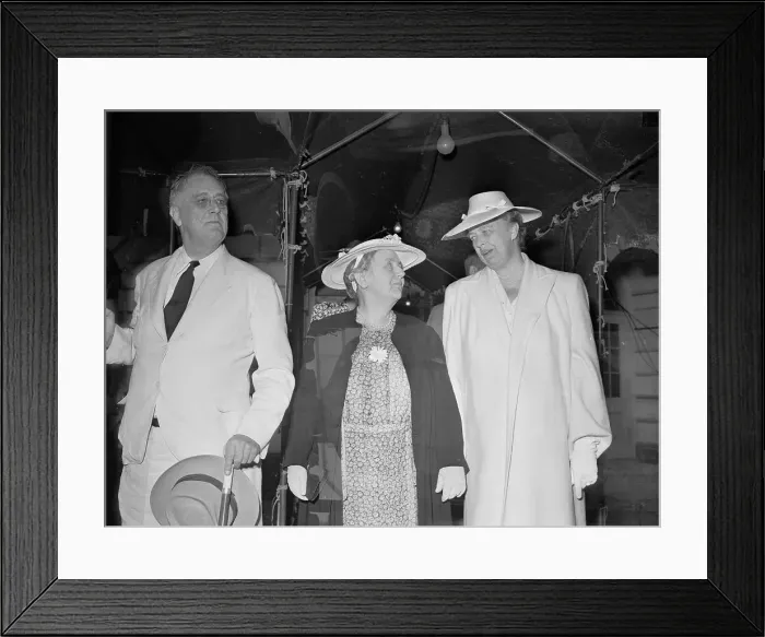 Framed Print : Mr. and Mrs. Roosevelt Greeting the Queen Wilhelmina Framed Print : Mr. and Mrs. Roosevelt Greeting the Queen Wilhelmina