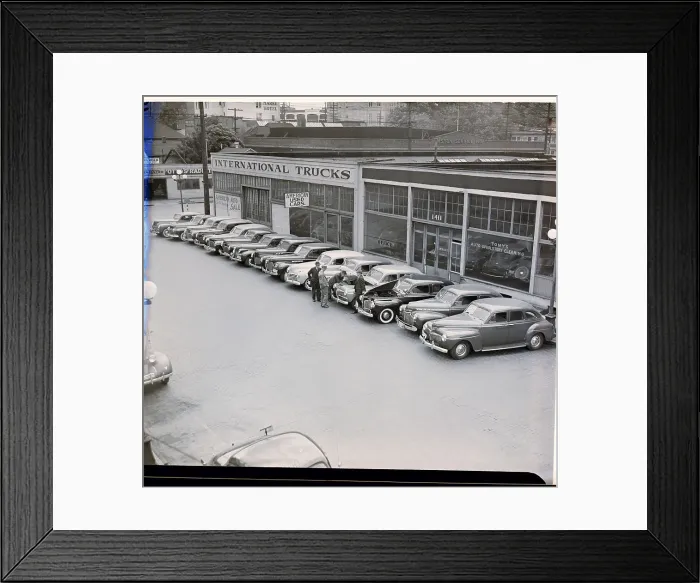 Framed Print : Seattle Detectives Investingating Ring Framed Print : Seattle Detectives Investingating Ring