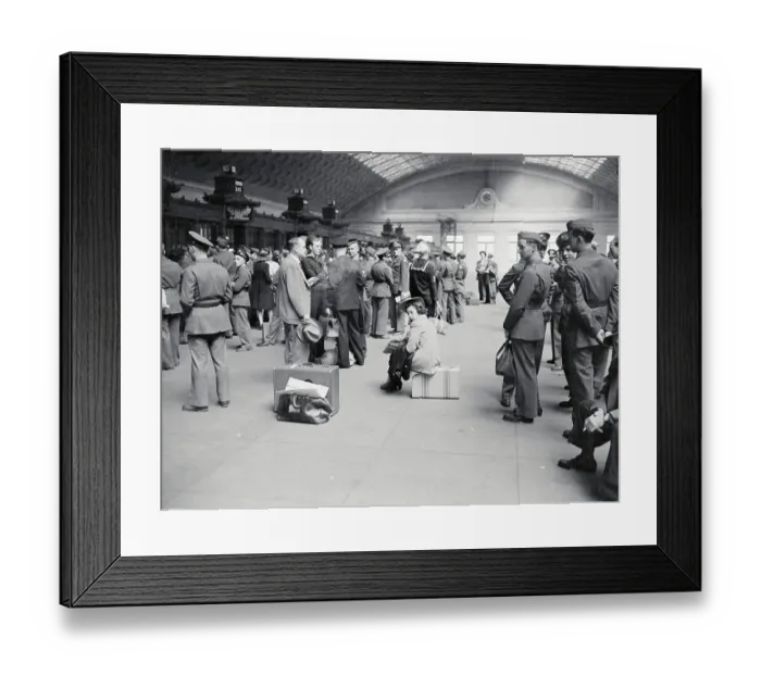Framed Print : Commuters Gathering in Union Station