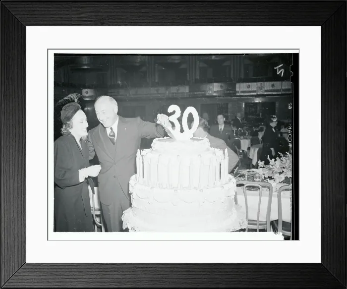 Framed Print : Cecil B. DeMille and Gloria Swanson Standing Next to Large Cake Framed Print : Cecil B. DeMille and Gloria Swanson Standing Next to Large Cake