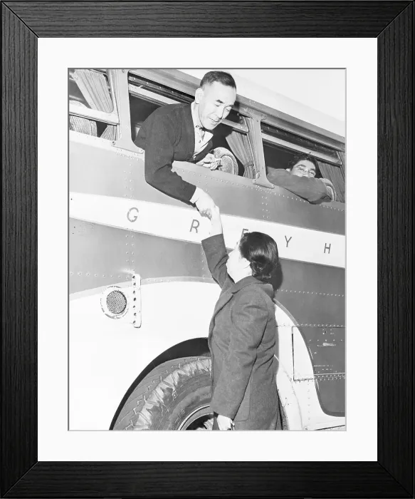 Framed Print : Japanese Man Bidding Farewell to Wife Framed Print : Japanese Man Bidding Farewell to Wife