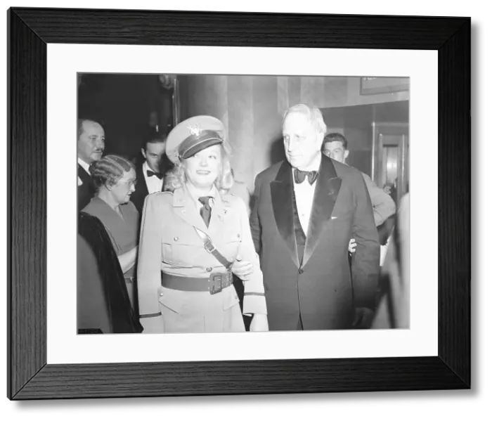 Framed Print : William Randolph Hearst and Marion Davies Leaving the Palladium Framed Print : William Randolph Hearst and Marion Davies Leaving the Palladium