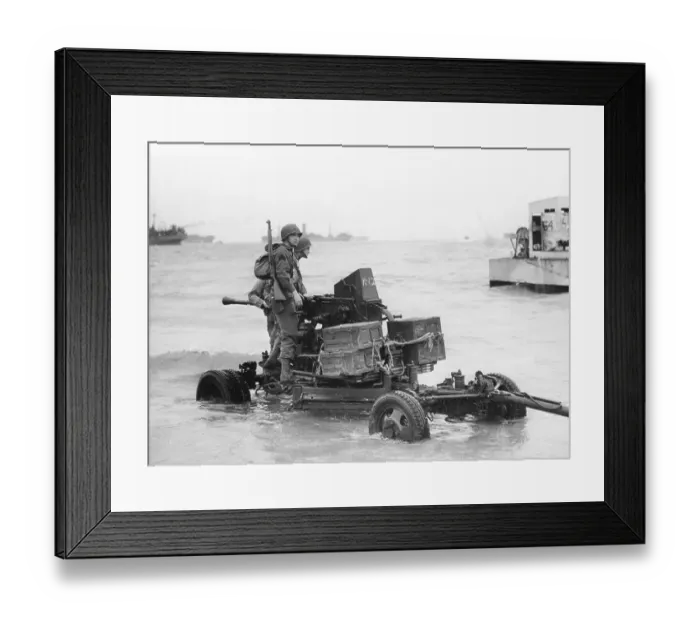 Framed Print : American Troops Land Light Guns Framed Print : American Troops Land Light Guns