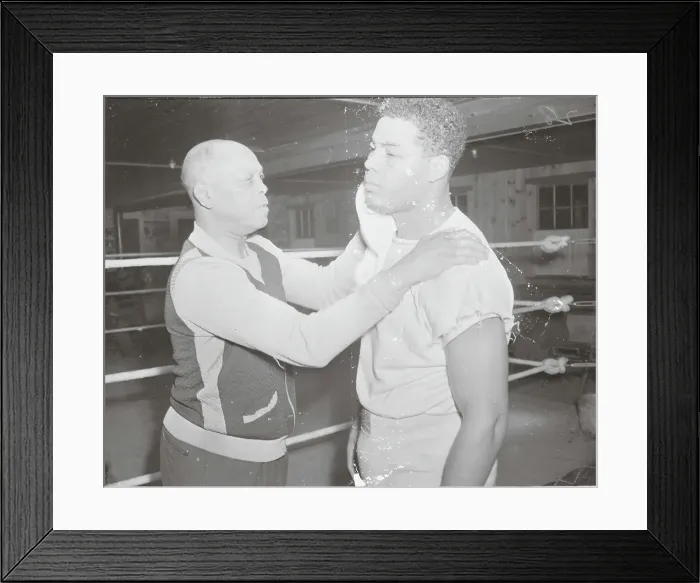 Framed Print : Jack Blackburn Wiping Joe Louis Face Framed Print : Jack Blackburn Wiping Joe Louis Face