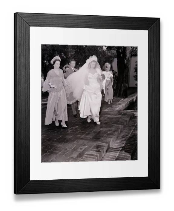Framed Print : Gloria Vanderbilt and Daughter at Wedding Framed Print : Gloria Vanderbilt and Daughter at Wedding
