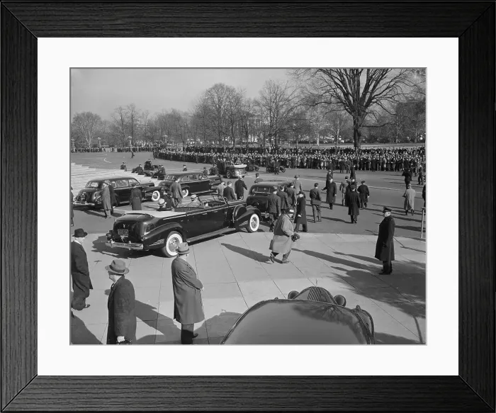 Framed Print : Secret Service Men Guarding President Roosevelt in Car Framed Print : Secret Service Men Guarding President Roosevelt in Car