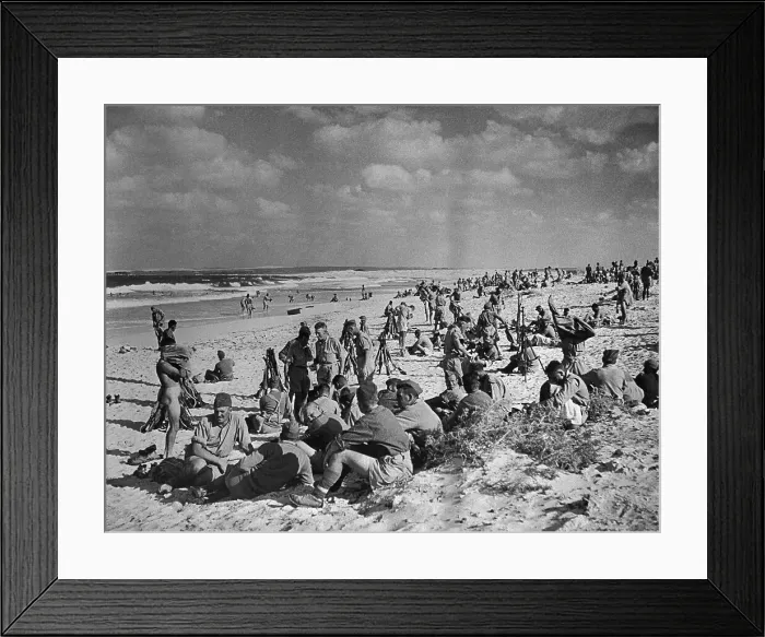 Framed Print : British Troops on the Beach