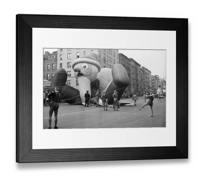 Framed Print : Santa Claus Balloon in Macy's Thanksgiving Day Parade Framed Print : Santa Claus Balloon in Macy's Thanksgiving Day Parade