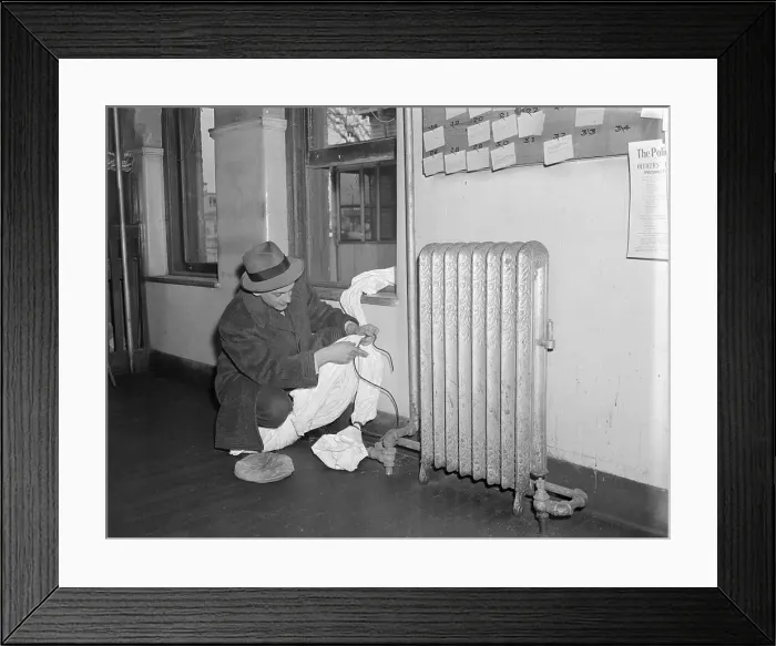 Framed Print : Detective Examining Rope Used by Mobster Abe Reles