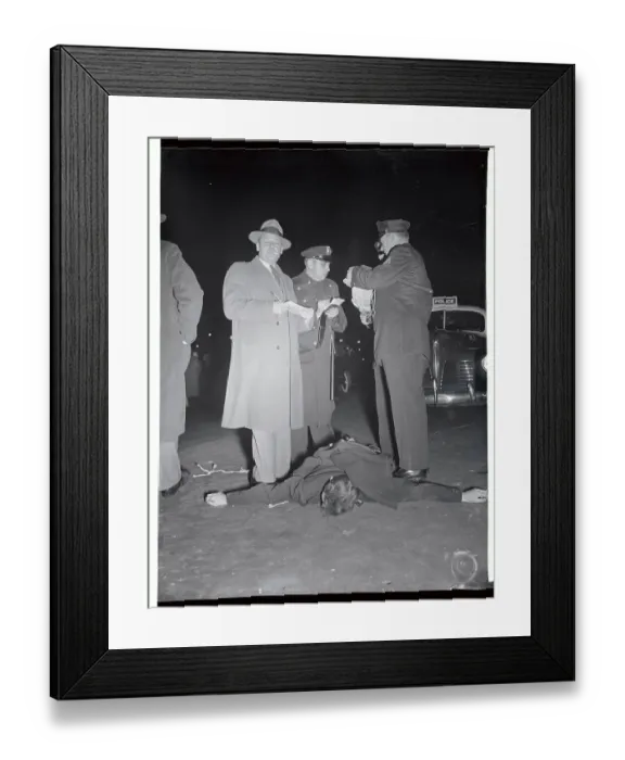 Framed Print : Detectives Taking Notes over Body of Vincent Manuzza Framed Print : Detectives Taking Notes over Body of Vincent Manuzza