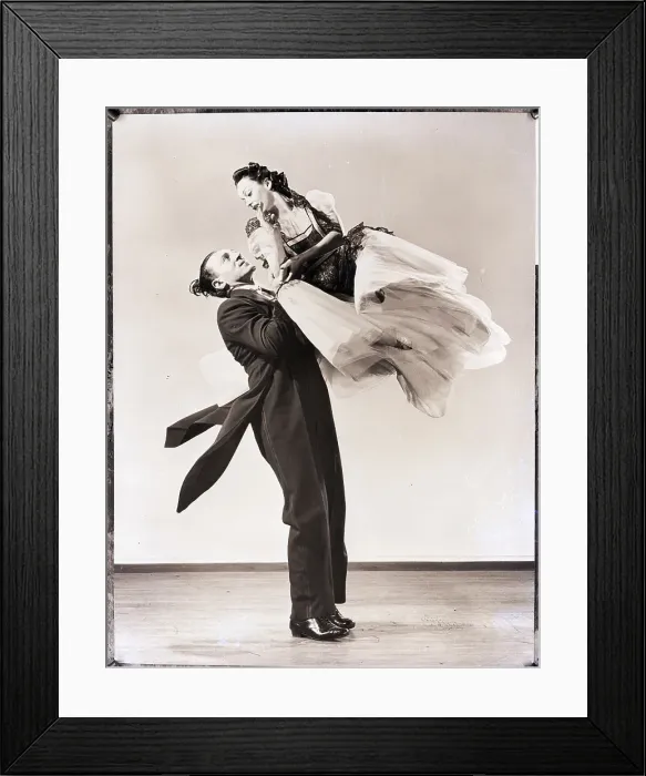 Framed Print : Demonstration of Gracefull Spin-Lift