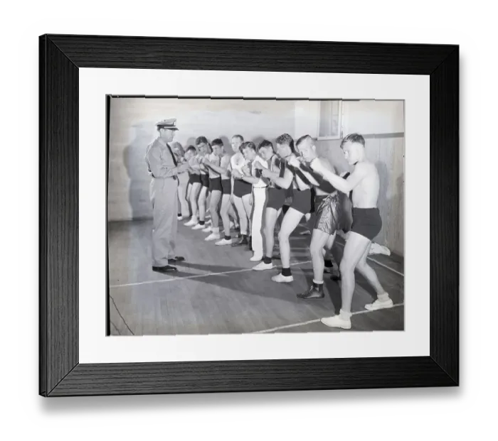 Framed Print : Gene Tunney Inspecting Boxers Stance Framed Print : Gene Tunney Inspecting Boxers Stance