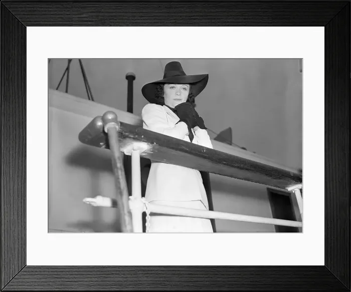 Framed Print : Pola Negri Framed Print : Pola Negri