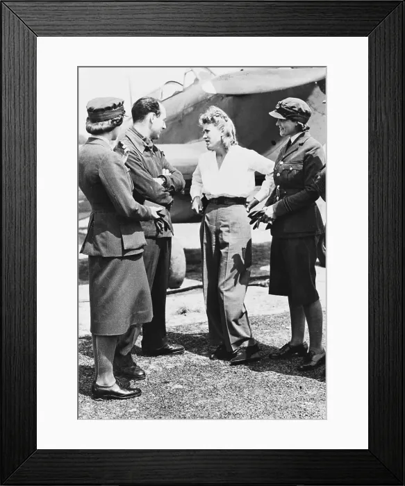 Framed Print : Jacqueline Cochran Talks to WAAF Framed Print : Jacqueline Cochran Talks to WAAF