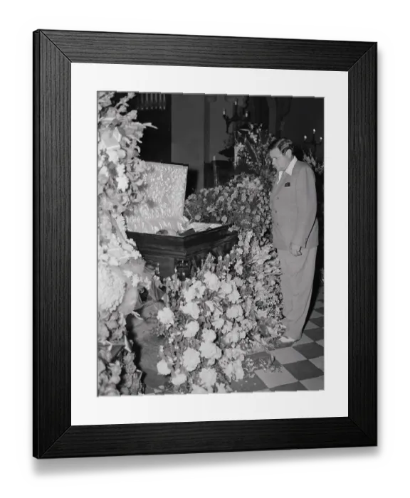 Framed Print : Babe Ruth Standing by Casket with Body of Lou Gehrig Framed Print : Babe Ruth Standing by Casket with Body of Lou Gehrig
