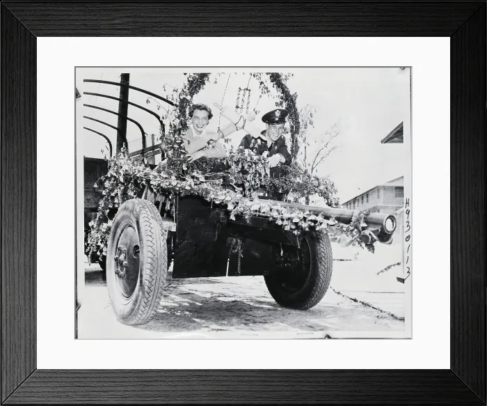 Framed Print : Newlyweds In Caisson; Gun Carriage Framed Print : Newlyweds In Caisson; Gun Carriage