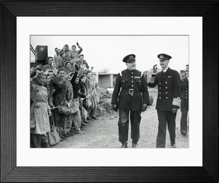 Framed Print : Factory Girls Cheering King of Norway (Right) Framed Print : Factory Girls Cheering King of Norway (Right)