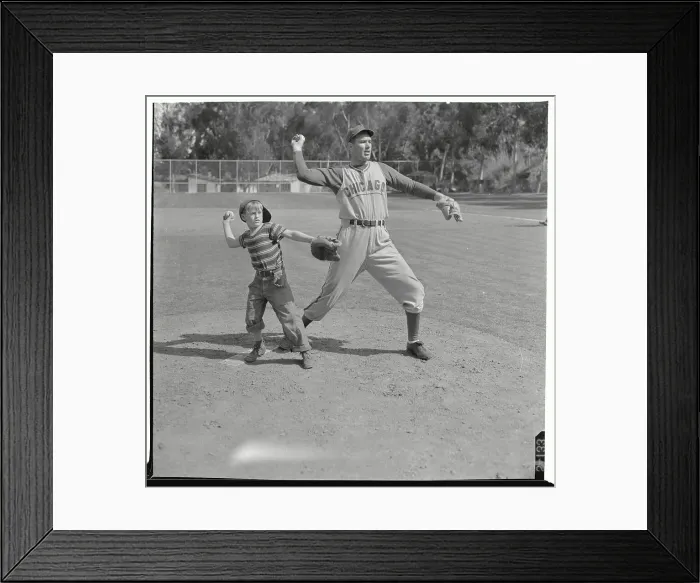 Framed Print : Dizzy Dean Demonstrating How to Pitch Framed Print : Dizzy Dean Demonstrating How to Pitch