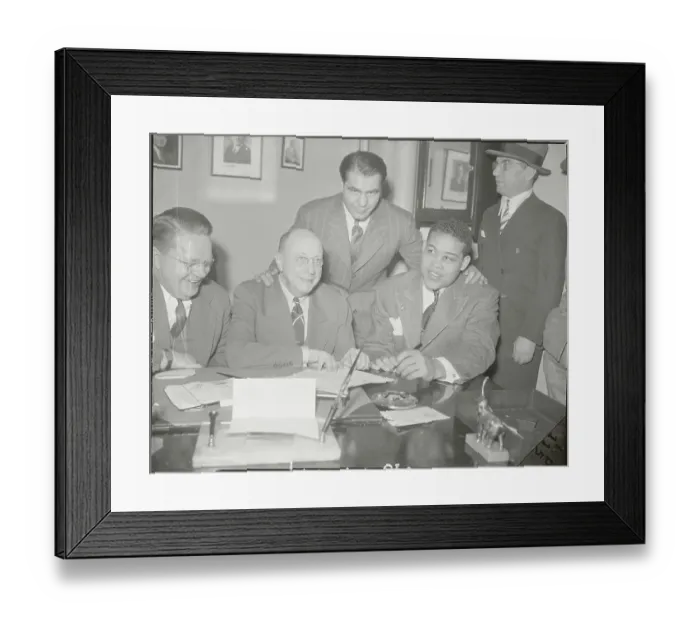 Framed Print : Leon Rains Explaining Contract to Fighters Framed Print : Leon Rains Explaining Contract to Fighters