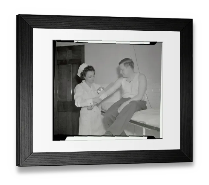 Framed Print : Nurse Applying Splint to Arm of Soldier Framed Print : Nurse Applying Splint to Arm of Soldier