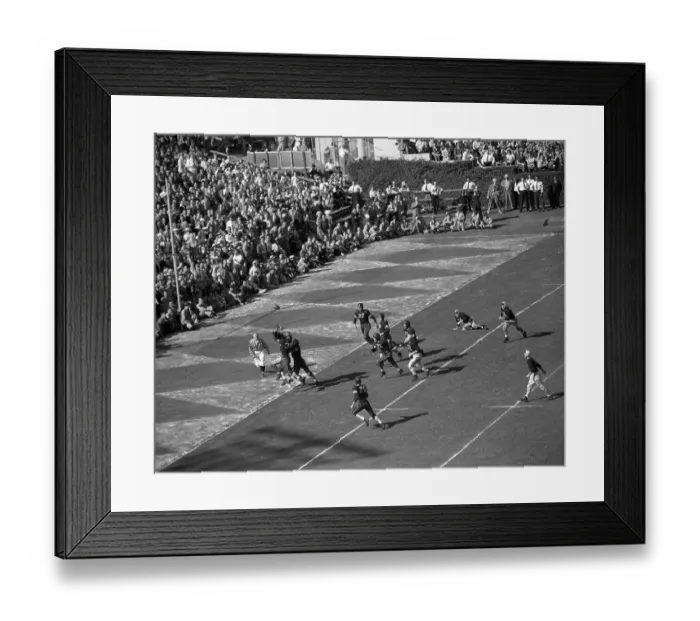 Framed Print : Touchdown Stretch Framed Print : Touchdown Stretch