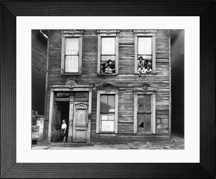 Framed Print : Run-Down Building in Chicago Framed Print : Run-Down Building in Chicago
