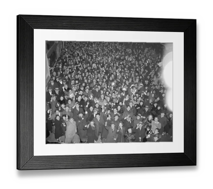 Framed Print : Crowd in Times Square for New Year Framed Print : Crowd in Times Square for New Year