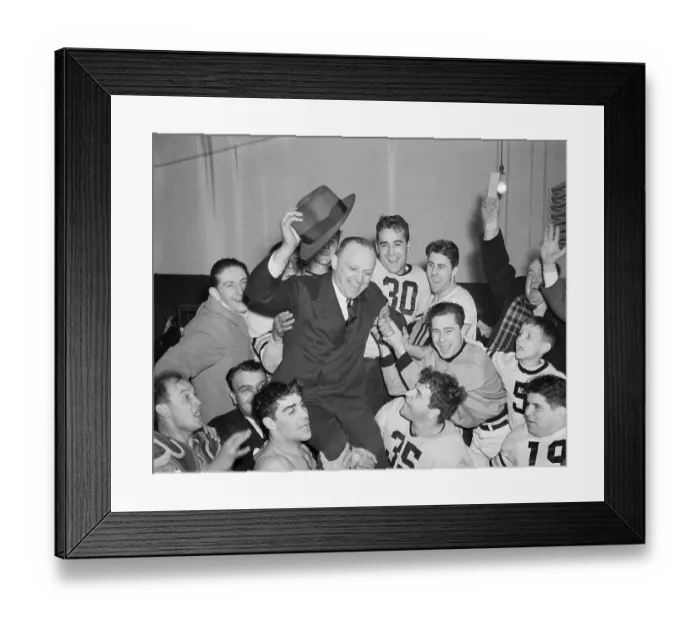 Framed Print : Chicago Bears Hold Aloft Their Owner Framed Print : Chicago Bears Hold Aloft Their Owner