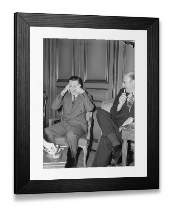 Framed Print : Walt Disney Demonstrating Child Gesture Framed Print : Walt Disney Demonstrating Child Gesture